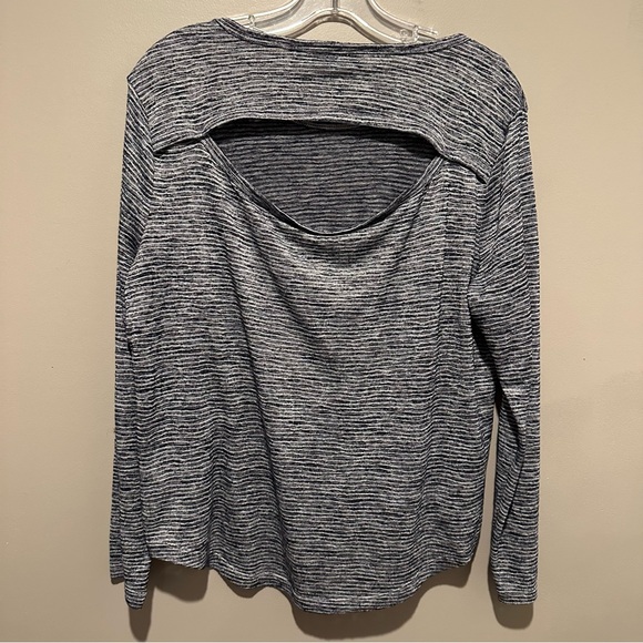 Athleta Blouse Womens Medium Long Sleeve Gray Open Back Gym Workout Train Blue - Picture 5 of 9